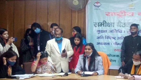 एक दिन की सीएम सृष्टि ने अफसरों को दि‍ए नि‍र्देश