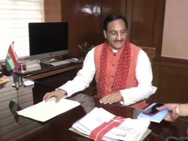 लॉकडाउन के बाद 30 फीसदी छात्रों के साथ खुलेंगे स्कूल: शिक्षा मंत्री रमेश पोखरियाल निशंक