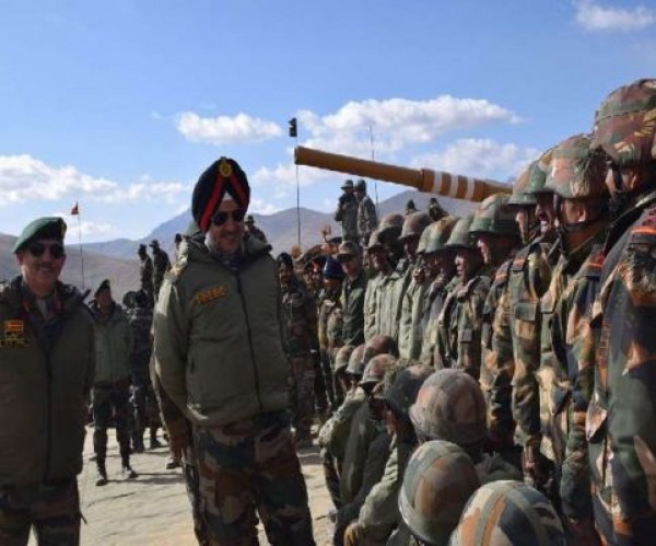 सेना ने अग्रिम मोर्चो पर तैनाती बढ़ाई, सीमावर्ती गांवों को खाली कराया गया,