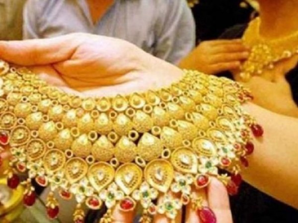 2020 रहा खराब तो न हों परेशान, काफी सस्‍ता हुआ Gold जल्‍दी करें न‍िवेश