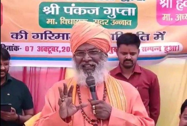 यूपी: साक्षी महाराज ने राकेश टिकैत को बताया डकैत,