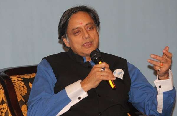 अदालत ने कांग्रेस नेता शशि थरुर पर लगाया जुर्माना