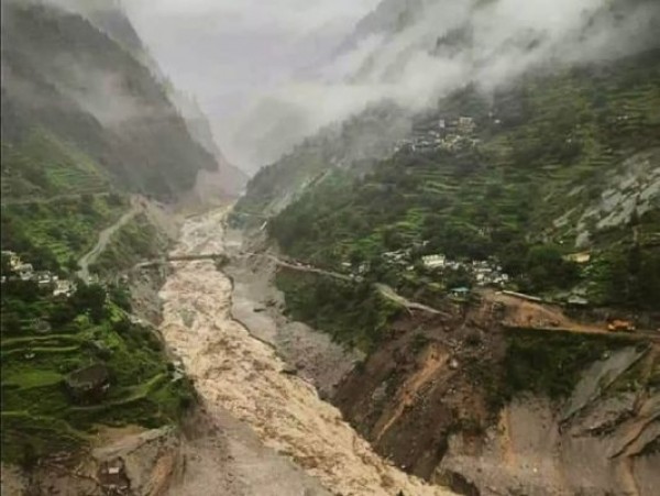 उत्तराखंड में जारी है बारिश का कहर, अभी नहीं मिलेगी राहत, 