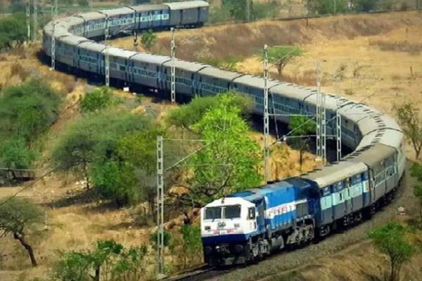 रेल रोको आंदोलन से देशभर में महज 0.3 प्रत‍िशत ट्रेन हुईं प्रभावित: भारतीय रेलवे