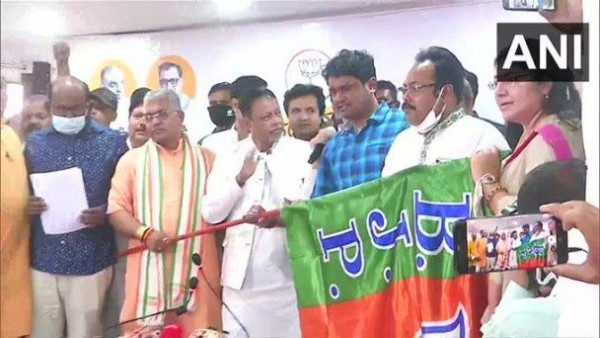 पश्चिम बंगाल: TMC के 5 विधायक बीजेपी में हुए शामिल, ममता ने काट दिया था टिकट