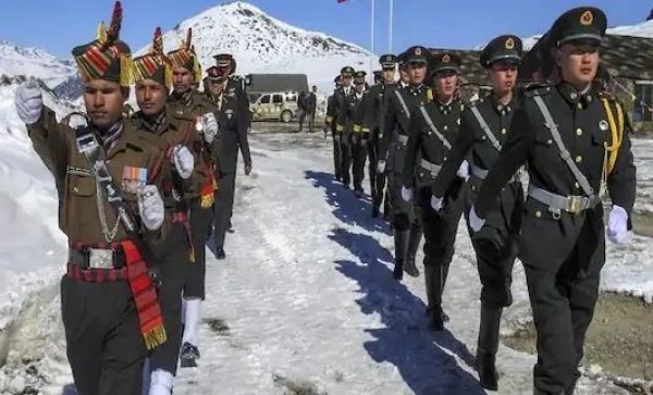 पूर्वी लद्दाख में पैंगोंग झील के उत्तरी तट पर चीनी सैनिकों ने चेतावनी देते वाली हवाई फायरिंग की थी