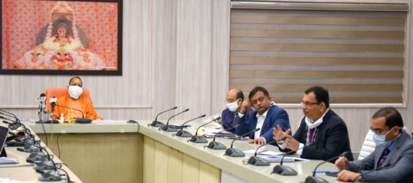 कोरोना वैक्सीनेशन अभियान को सफलतापूर्वक संचालित किया जाए: CM योगी