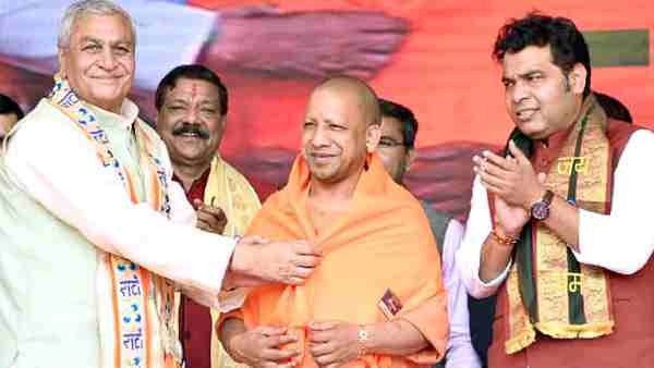 मथुरा में बोले सीएम योगी, कहा- PM मोदी और मेरे कंधों पर है सैकड़ो सालों के कामों की जिम्मेदारी