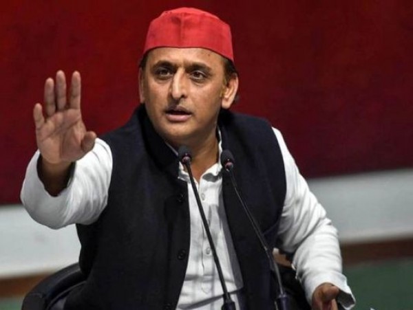 UP: मंत्रिमंडल में बदलाव की चर्चा के बीच अखिलेश यादव ने बीजेपी पर फिर कसा तंज
