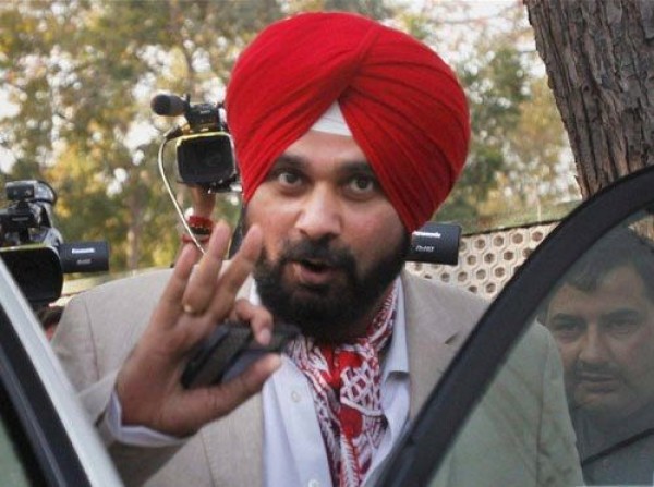 सहानपुर में सिद्धू का काफिला रोका, लखीमपुर जाने की जीद पर अड़े