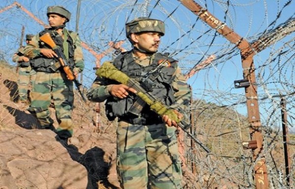 जनरल नरवणे ​​को सौंपी एक लाखवीं बुलेट प्रूफ जैकेट