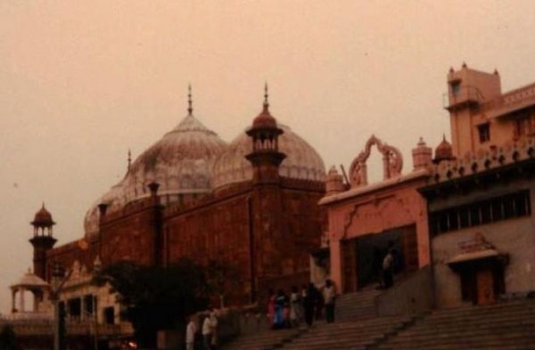 श्रीकृष्ण जन्मस्थान परिसरः मथुरा कोर्ट में फिर से मामला