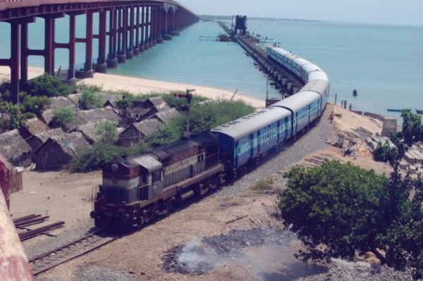 बंगाल: रेलवे ने कुछ दिनों के लिए रद्द की कुछ स्पेशल ट्रेने