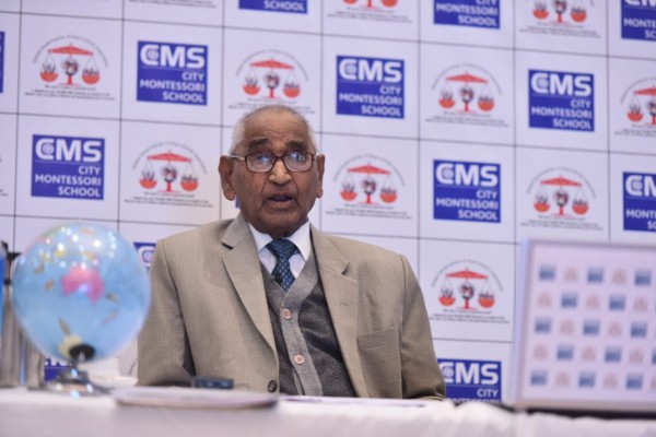 सुरक्षित भविष्य के लिए विश्व की एक सरकार तथा एक सांसद बनने का प्रयास करें-डॉ दिनेश शर्मा