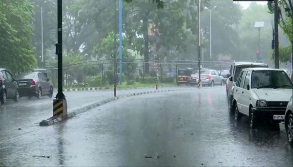 आ गई बारिश: कई राज्यों में बदला मौसम, लोगों के चेहरों पर आई मुस्कान
