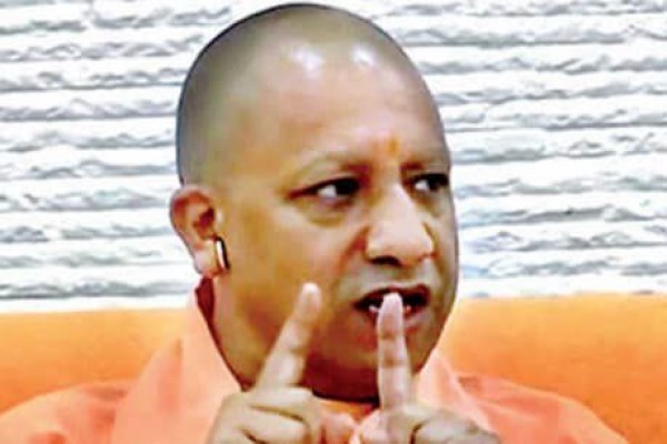 गंगा नदी में मिली बच्ची का पालन पोषण करेगी UP सरकार, बचाने वाले नाविक को सरकारी आवास: CM योगी