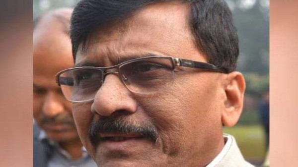 देश में छात्र सुरक्षित नहीं और सरकार CAA में बिजी है: संजय राउत