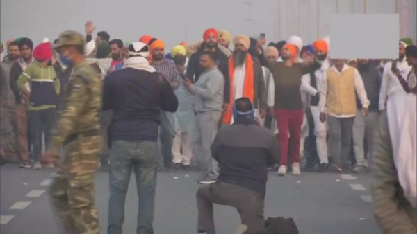 प्रदर्शन पर बैठे किसान बोले- हमारी दशा देखकर हमारे बच्चे नहीं बनना चाहते ये