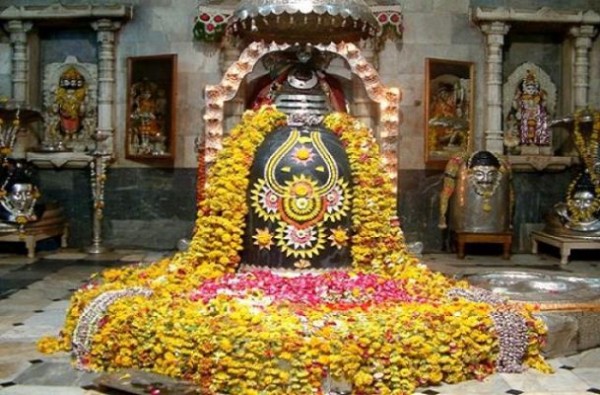परिवार में चाहते हैं खुशियां तो सावन महीने घर में लाए ये बदलाव