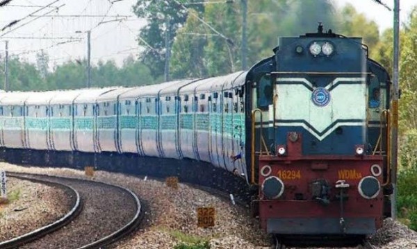रेलवे ने बांग्लादेश को पहला कंसाइनमेंट भेजा