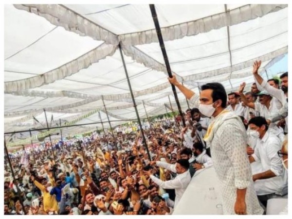 लोकतंत्र बचाओ रैली में उड़ा PM मोदी के कोरोना से लड़ने के मंत्र का मज़ाक