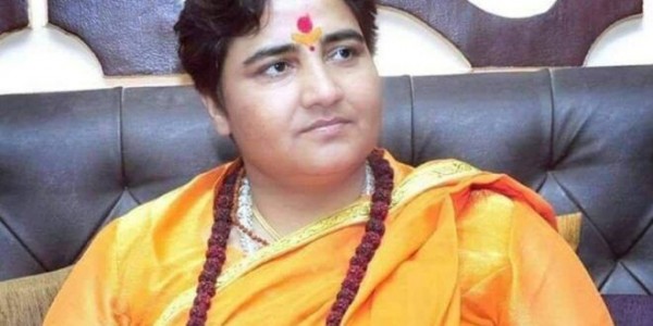 बीजेपी सांसद प्रज्ञा ठाकुर के बिगड़े बोल, कहा-गौमूत्र पीती हूं इसलिए नहीं हुआ कोरोना