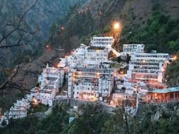 वैष्णो देवी के दरबार में भक्तों ने दिल खोल कर चढ़ाया सोना