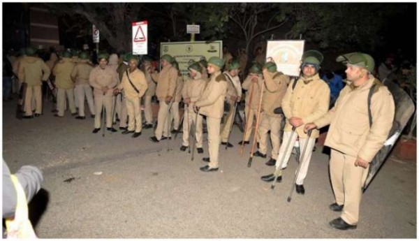 दिल्ली में लागू हुआ NSA, पुलिस बिना बताये तीन महीने के लिए कर सकती है अंदर
