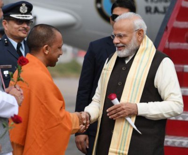 मोदी-योगी की अद्वितीय जोड़ी : राजनाथ सिंह