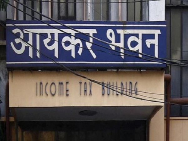 दिल्ली में कई जगहों पर इनकम टैक्स की छापेमारी