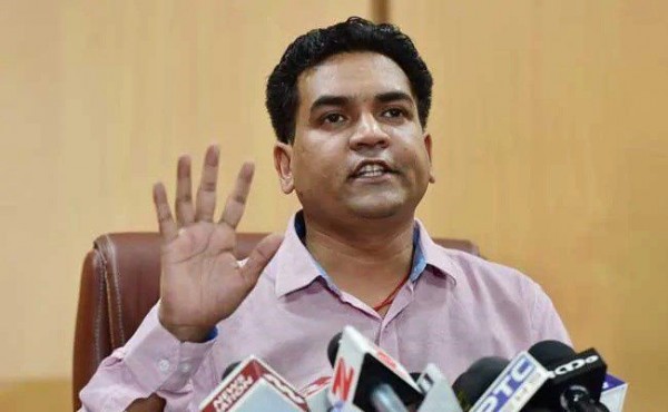 रिंकू की हत्या आतंकी घटना, कपिल मिश्रा ने परिवार को दी एक करोड़ की मदद