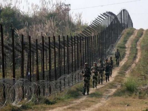 जम्मू-कश्मीर: LoC के कई सेक्टरों में हालात बिगड़े, सेना ने लोगों से की घरों से बाहर न निकलने की अपील