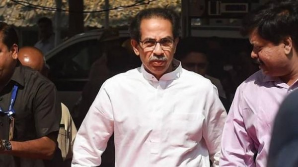 कोरोना के बढ़ते संक्रमण के बीच उद्धव ठाकरे और फडणवीस की बैठक