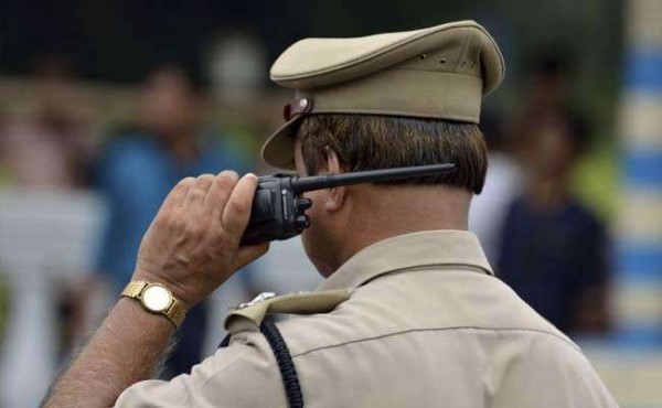 योगी आदित्यनाथ सरकार में कैबिनेट मंत्री नंदगोपाल के भाई कृष्ण गोपाल को पुलिस ने जुआ खेलते पकड़ा