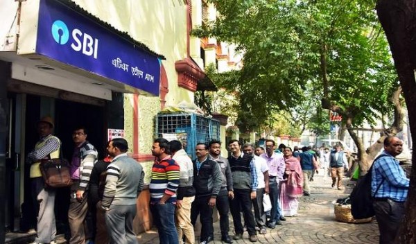 अगर आप भी हैं SBI बैंक के कस्टमर्स, तो जान लें बैंक में होने जा रहे हैं ये 2 बड़े बदलाव