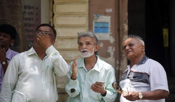 कोरोना के कहर से शेयर बाजार में भूचाल, चंद घंटों में निवेशकों के डूबे 8 लाख करोड़