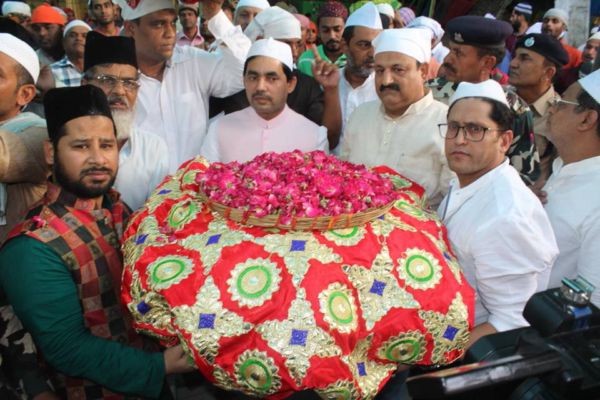 सूफ़ी संत ख्वाजा साहब की दरगाह पहुंचे बीजेपी प्रवक्ता शाहनवाज हुसैन