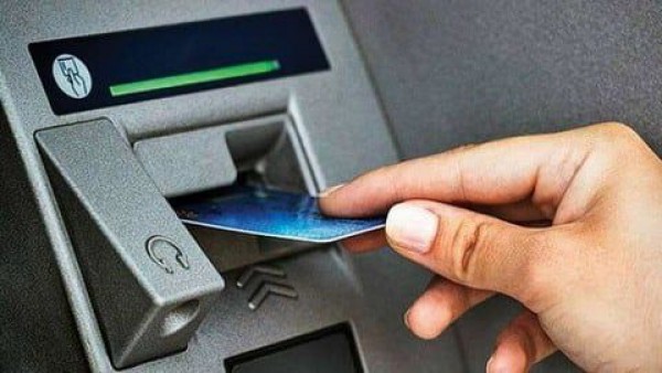 अब ATM से पैसे निकालने पर लगेगा ज्यादा शुल्क, जानिए कब से लागू होंगे नियम...