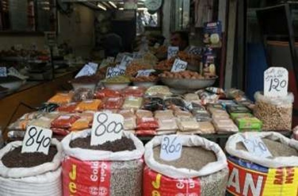 दुकानों में खुला आटा, चीनी, चावल मौजूद ब्रांडेड सामान नदारद