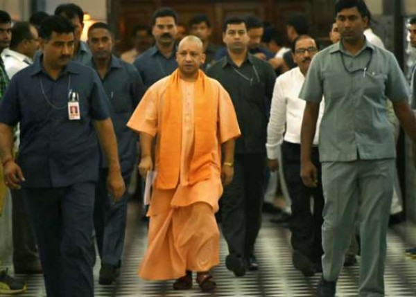 यूपी आए 1 लाख प्रवासी श्रमिक, सीएम योगी ने सबको क्वारंटाइन का दिया आदेश