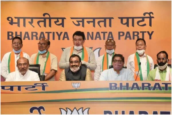 मणिपुर में कांग्रेस को लगा बड़ा झटका, पांच विधायकों ने दिया इस्तीफा