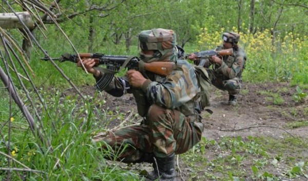 J&K के कुलगाम में सुरक्षा बलों ने मार गिराए दो Terrorist, दो सुरक्षाकर्मी भी घायल