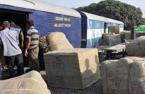 रेल मंत्री ने कहा- रेलवे ने लॉकडाउन में 17 करोड़ टन से अधिक आवश्‍यक वस्‍तुओं की ढुलाई की