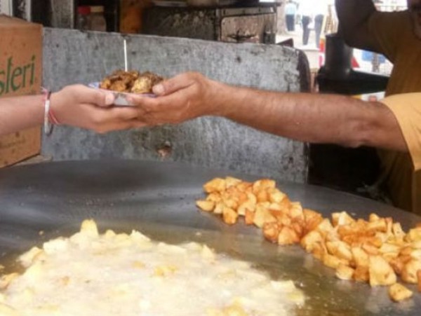 शाहजहांपुर: चाट खाने के बाद 50 से अधिक लोग हुए बीमार