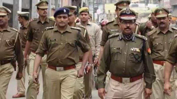 बुलंदशहर व बिजनौर में छतों पर मिले पत्थर, प्रदेश में जुमे की नमाज पर शांति