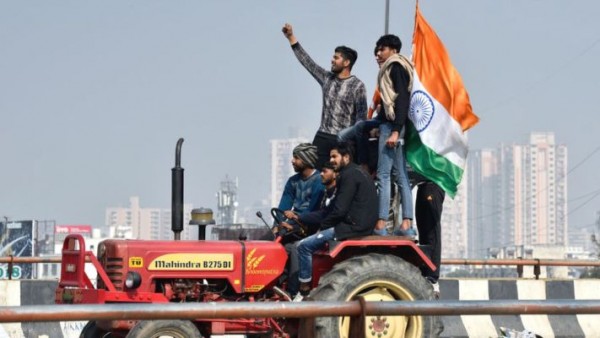 ट्रैक्टर परेड हिंसा में दिल्ली पुलिस ने यूएपीए और राजद्रोह के मामले भी दर्ज किए