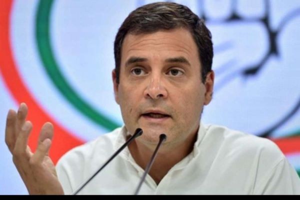 किसानों से बात करें प्रधानमंत्री और तीनों कानूनों को वापस लें: राहुल गांधी
