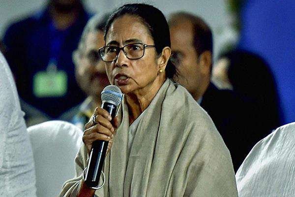 कोरोना वायरस पर ममता बनर्जी ने लिखी कविता, बोलीं- पूरी दुनिया में अंधकार छा गया
