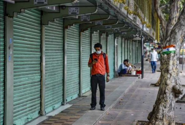 कोरोना की वजह से सुनसान सड़कें-बाजार, लोगों ने घरों से निकलना किया बंद