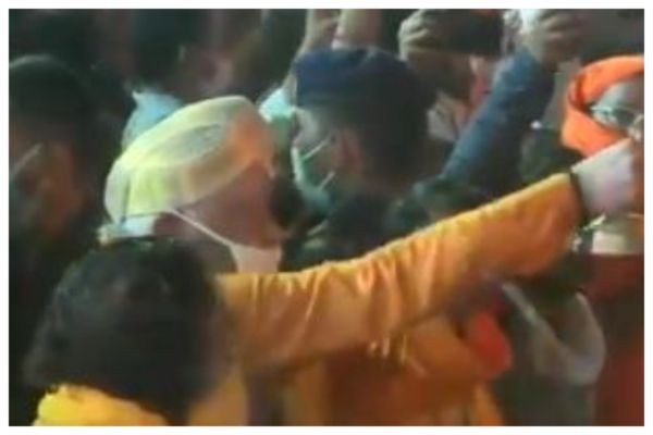राम मंदिर भूमिपूजन के बाद मोहन भागवत ने की आरती, जलाए गए डेढ़ लाख दिए